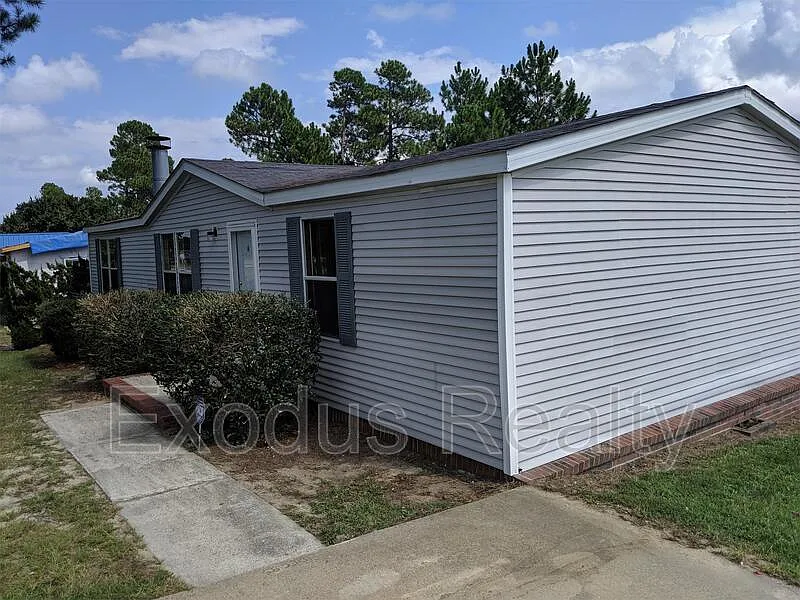 3 bed, 2.0 bath, 1104 sqft, $1,499 — Photo 3