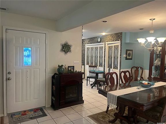 2nd image of 206 Springmeadow Dr Unit G