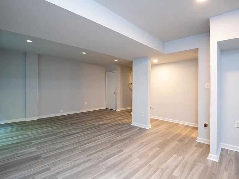 3202 Adams Ct — Photo 24