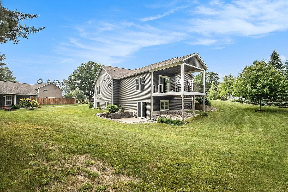 5 bed, 4.0 bath, 3324 sqft, $2,750 — Photo 4