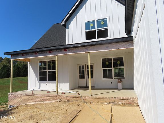 4th image of 133 Creek Side Ct