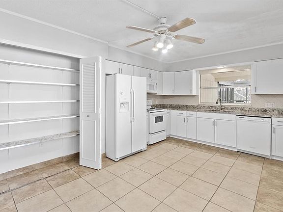 4th image of 2071 Santiago Way N