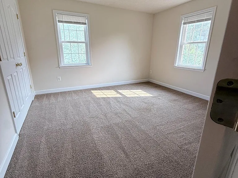 4114 Derbyshire Ln — Photo 12
