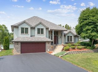 9712 Shore Dr, Machesney Park, IL 61115