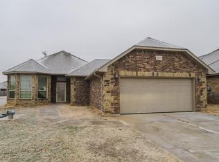 865 SW 11th St, Moore, OK 73160
