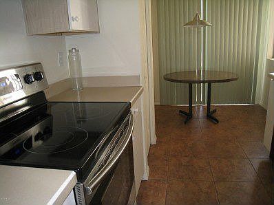 3rd image of 4967 N Valle