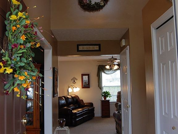 3rd image of 1909 Canyon Creek Dr
