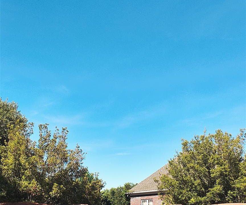2nd image of 2808 Devonshire Ct #31