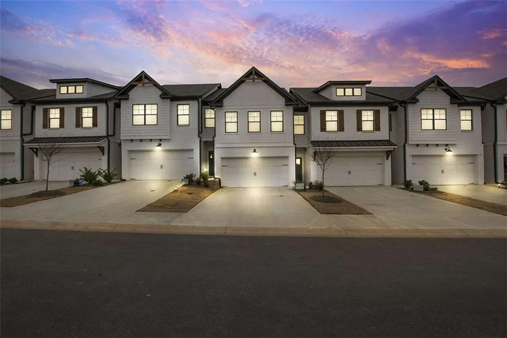 3 bed, 2.5 bath, 1774 sqft, $2,150 — Photo 1