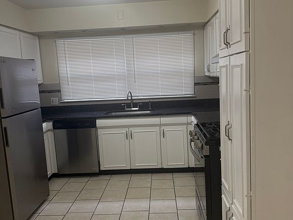 4th image of 8122 N Knox Ave #2E
