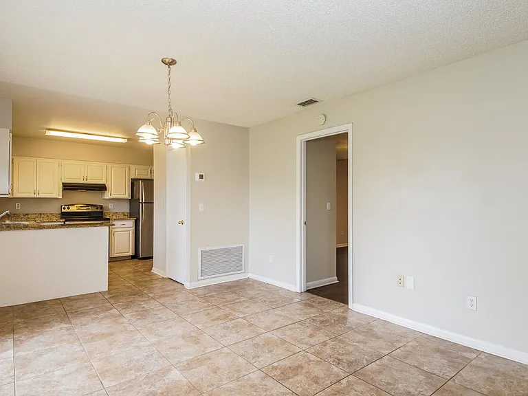 2141 Kendall Ct — Photo 7