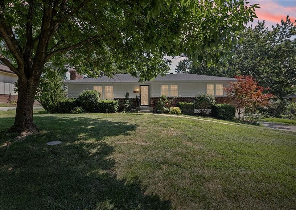 1st image of 2308 NW Powderhorn Dr