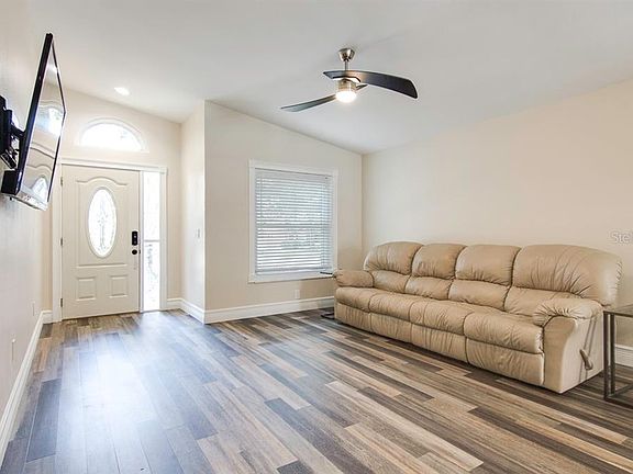 5th image of 712 Harbor Cir