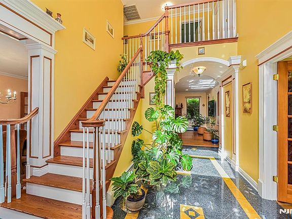 5th image of 111 Magnolia Ave
