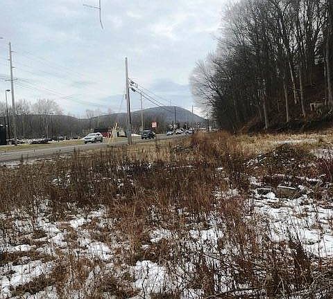 4th image of 133 Southside Dr