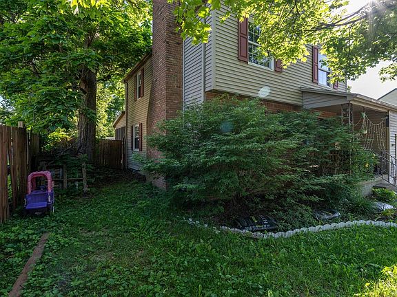 3rd image of 420 W Pleasant St