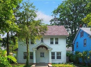 2199 Lamberton Rd, Cleveland Heights, OH 44118