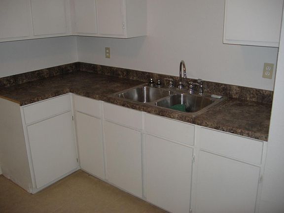4th image of 619 J St APT 1