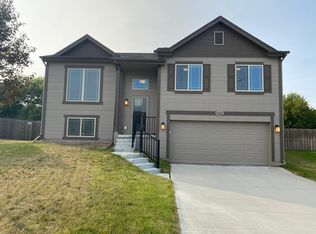 19622 R St, Omaha, NE 68135