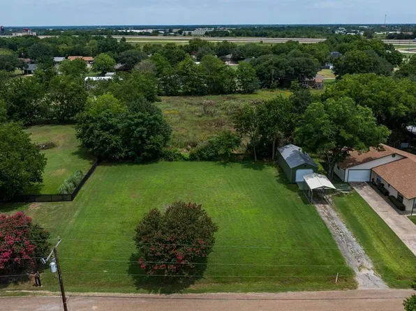 519 E Kempner St, Mabank, TX 75147