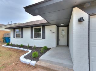 504 Holly Hill Rd, Edmond, OK 73003