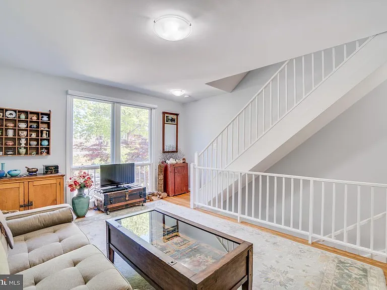 134 G St SW — Photo 25