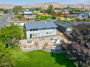 5502 Hilltop Dr, Yakima, WA 98901