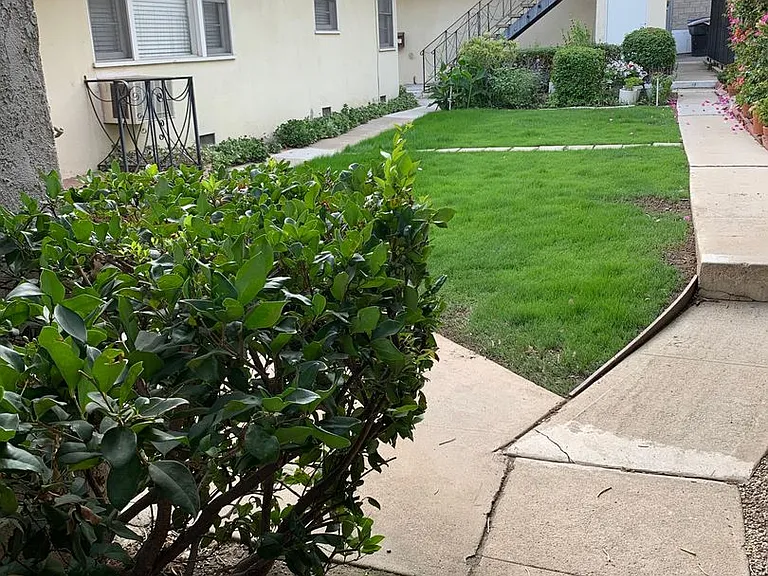449 Oakhurst — Photo 3