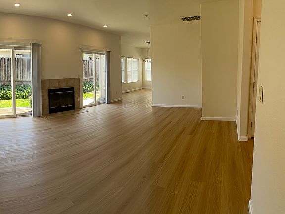 4th image of 472 Bryan Ave