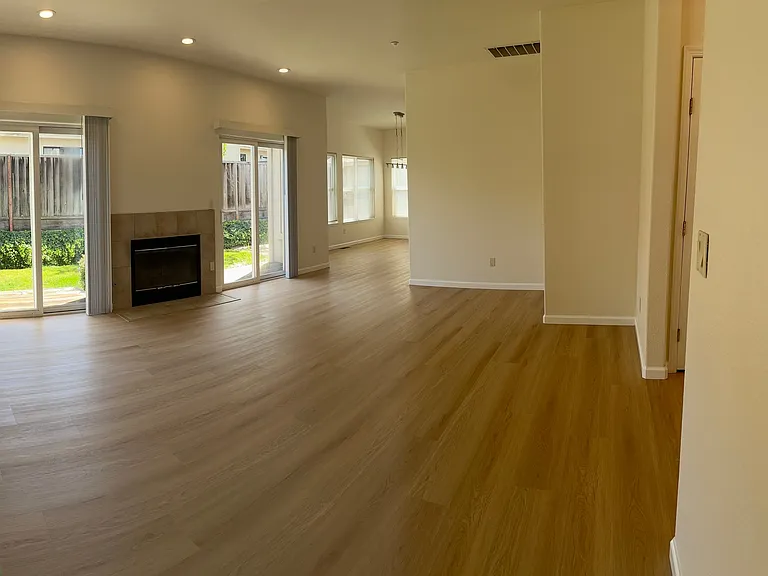 472 Bryan Ave — Photo 4