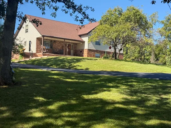 129 Woodland Ct, Wayne, WV 25570