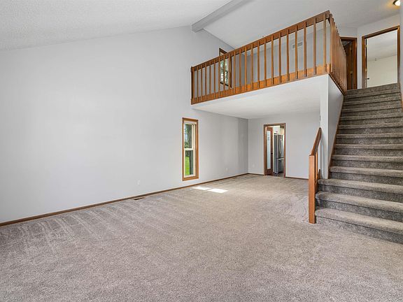 5th image of 3922 Scarborough Dr