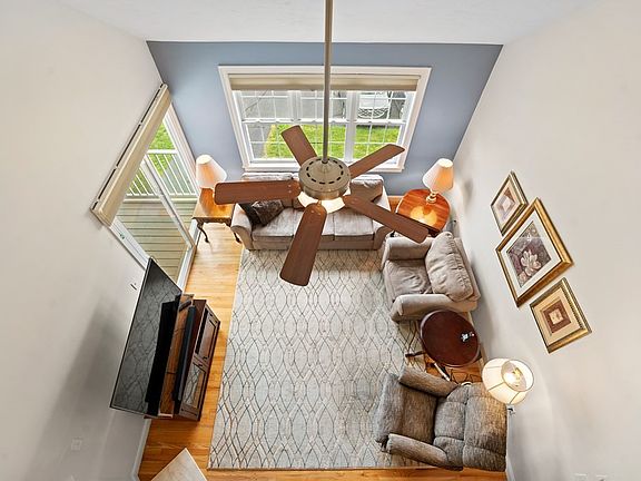 3rd image of 98 Carrington Ln