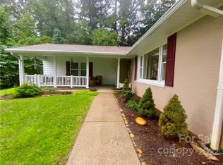 204 Crestview Dr, Hendersonville, NC 28791