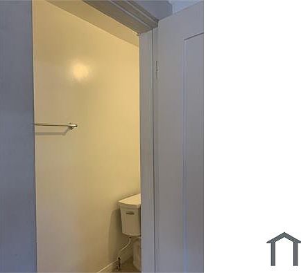3rd image of 2053 Yosemite Dr