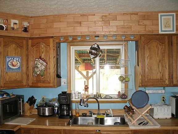 Everyhting, including the kitchen sink!