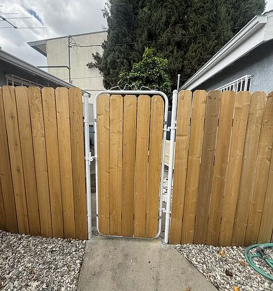 12015 Riverside Dr — Photo 10