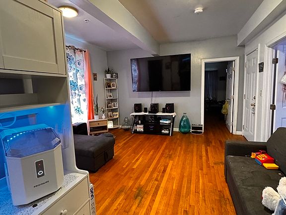 5th image of 23 Wyman St