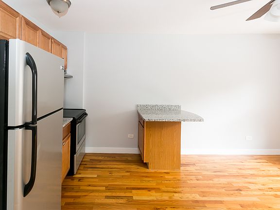 4th image of 7450 N Greenview Ave APT 32