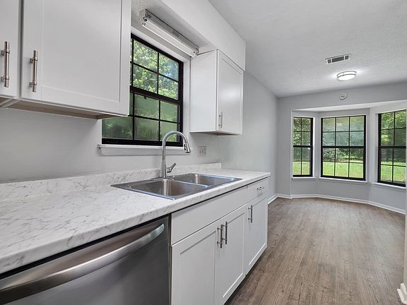 4th image of 2168 Portsmouth Cir
