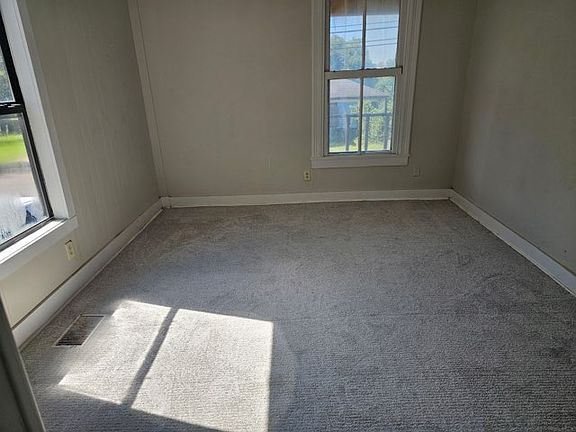 3rd image of 215 19th St S
