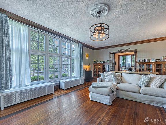 5th image of 404 Rawling St