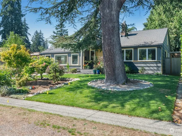 15703 Palatine Avenue N, Shoreline, WA 98133