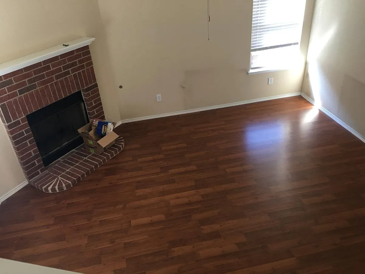 4 bed, 2358 sqft, $2,395 — Photo 2
