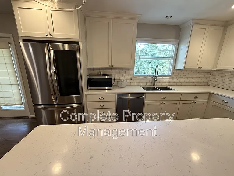 3153 Woodhaven Dr — Photo 32