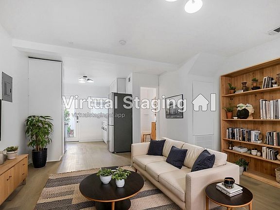 2nd image of 3324 S Saratoga St #101