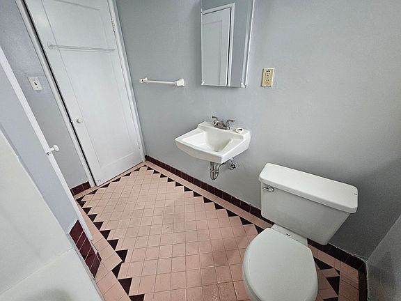 4th image of 647-649 38th St