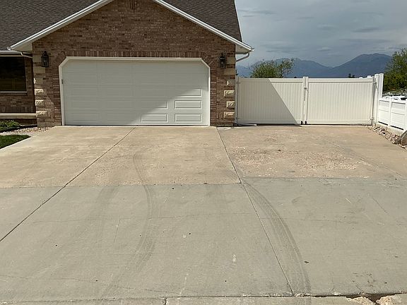 2nd image of 579 E Fremont Way