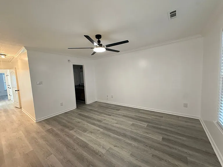 425 Autumnwood Dr SW — Photo 3