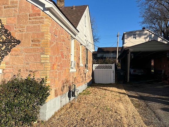 2nd image of 2102 Laramie St